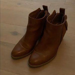 dv double zipper heeled bootie